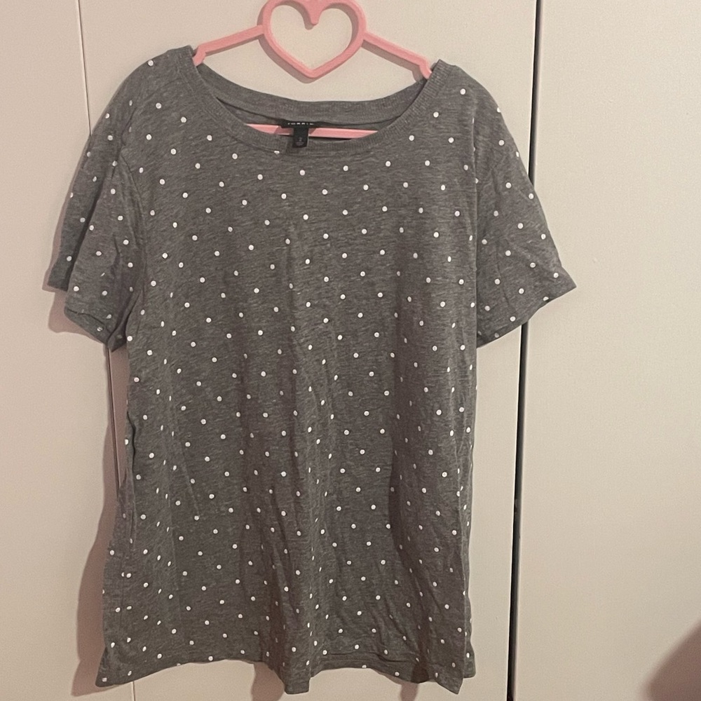Torrid 2X Gray/Grey And White Polkadot Short-Sleeved T-Shirt Tee
